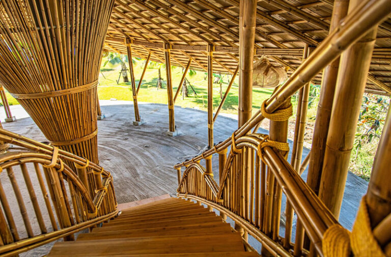 งานสถาปัตยกรรมไม้ไผ่ โครงสร้างบันไดและเสาไม้ไผ่ในงานออกแบบยั่งยืน