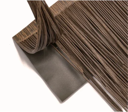 พื้นผิวกกเทียม HDPE แบบบาง แสดงลายเส้นและการมัดชั้น