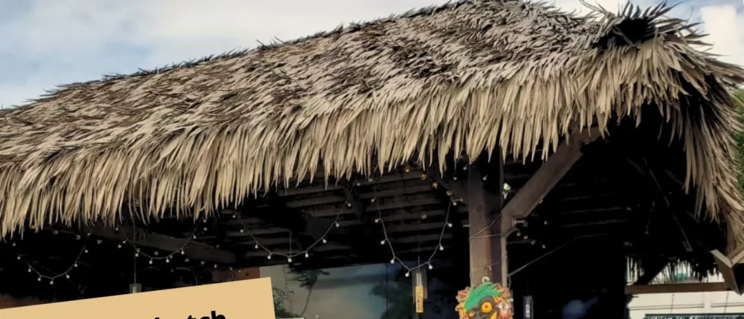 หลังคาแฝกเทียม Bamboo Thatch ติดตั้งในร้านอาหารกลางแจ้ง
